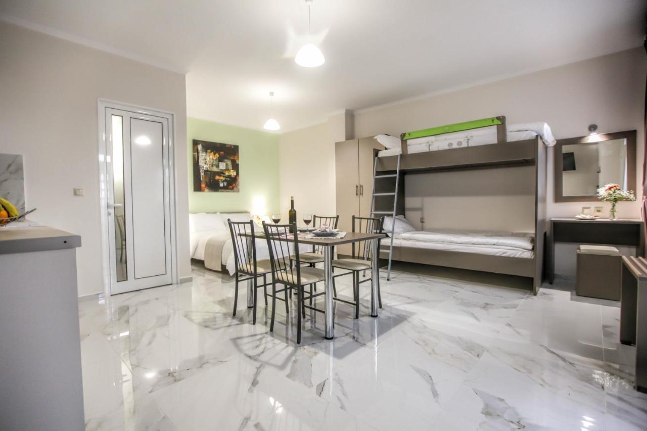 Del Sol #2 Meteora Luxurious Family Suites Kalampáka Buitenkant foto