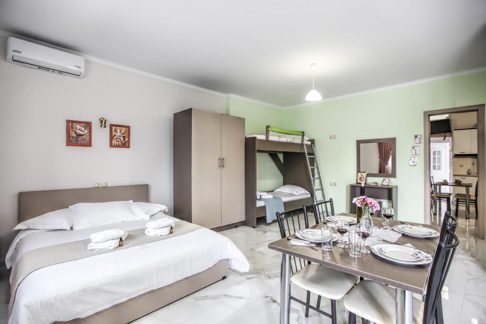 Del Sol #2 Meteora Luxurious Family Suites Kalampáka Buitenkant foto