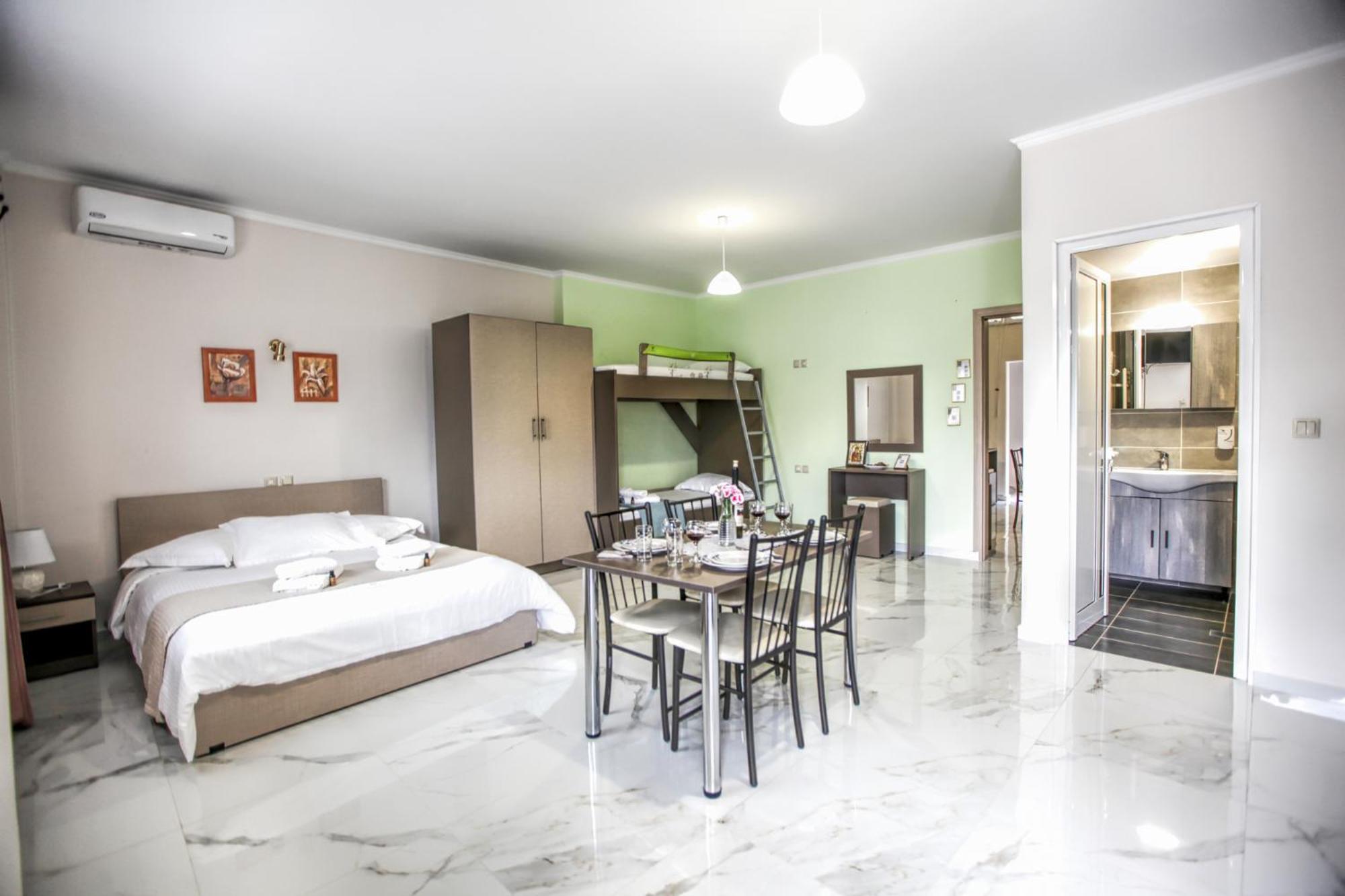 Del Sol #2 Meteora Luxurious Family Suites Kalampáka Buitenkant foto