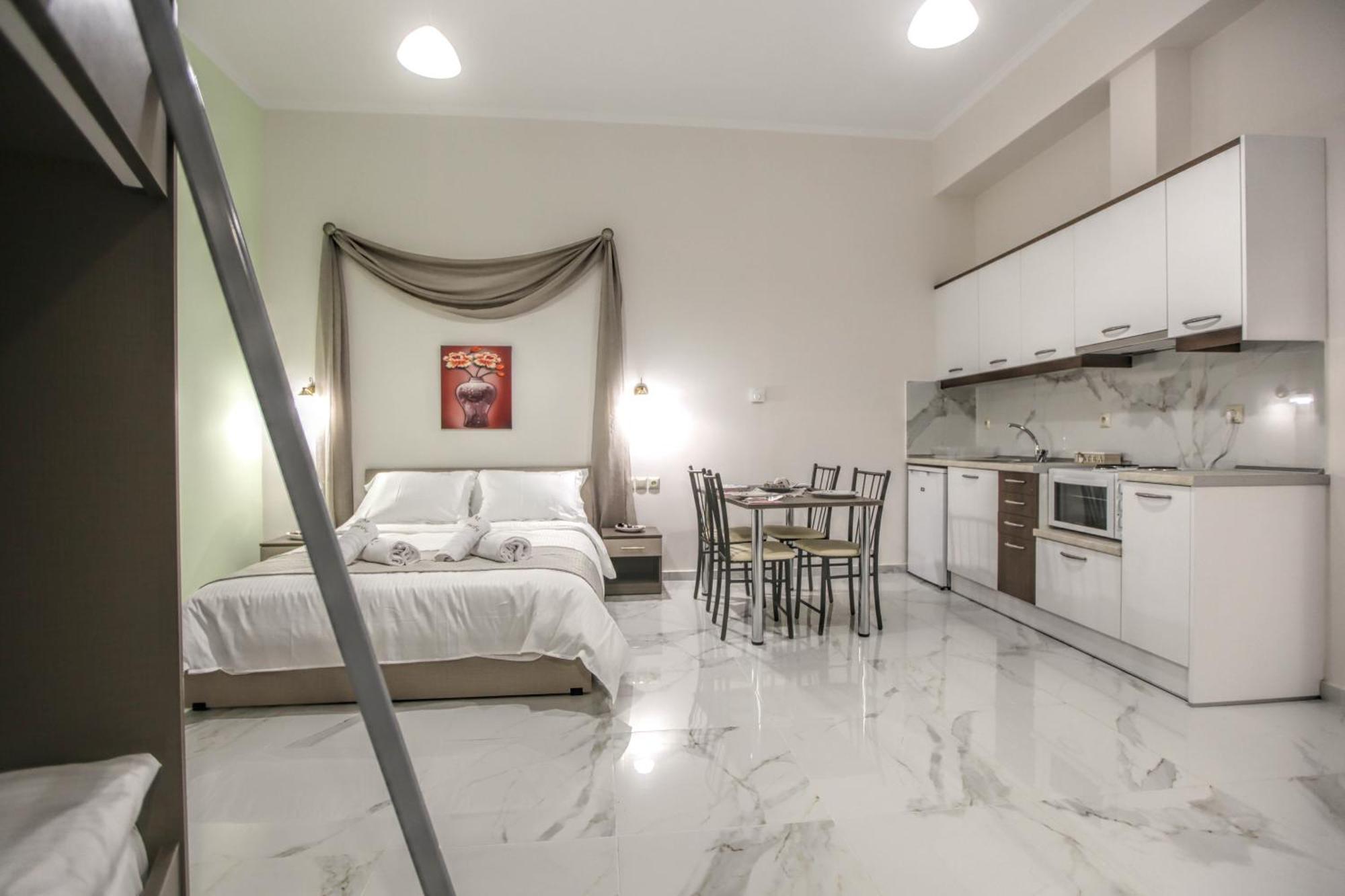Del Sol #2 Meteora Luxurious Family Suites Kalampáka Buitenkant foto